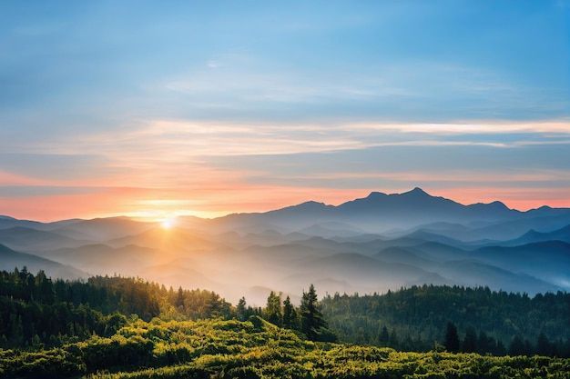 Paysage de montagne dans la brume